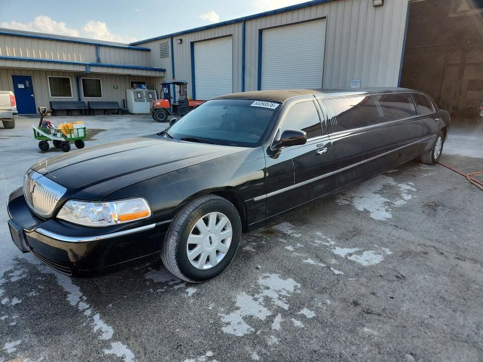 2005 LINCOLN Town Car