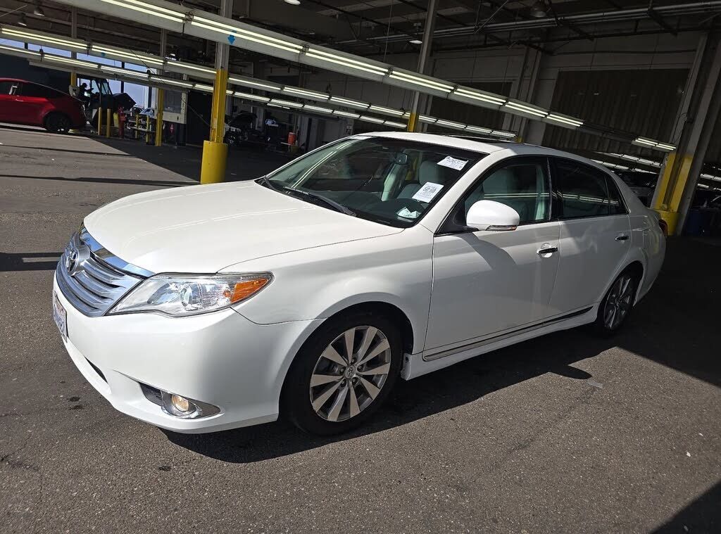 2011 TOYOTA Avalon