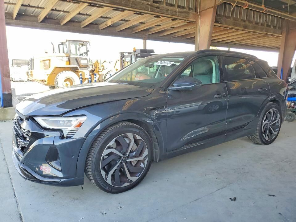 2024 AUDI Q8