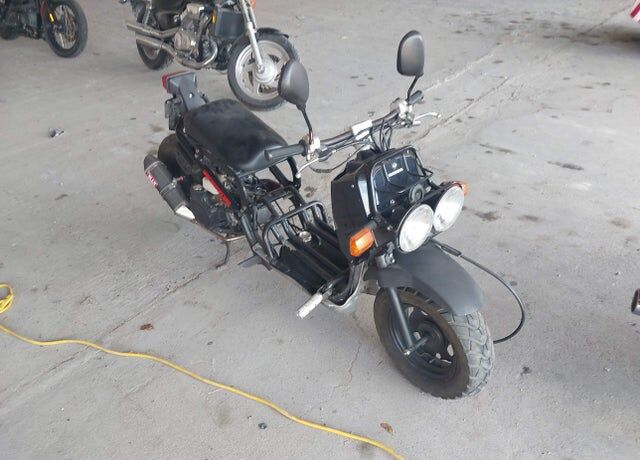 2011 HONDA NPS50
