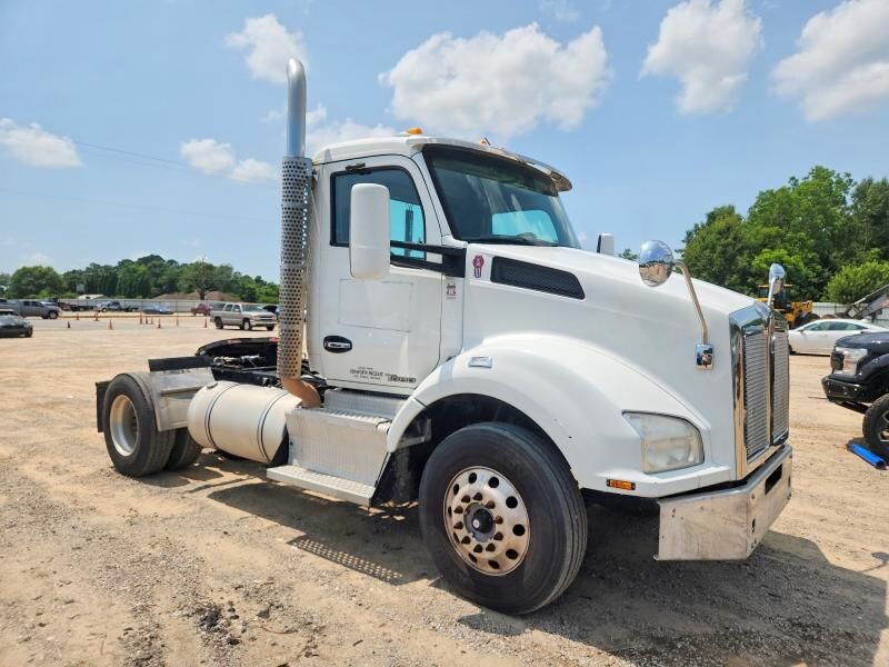 2017 KENWORTH T880
