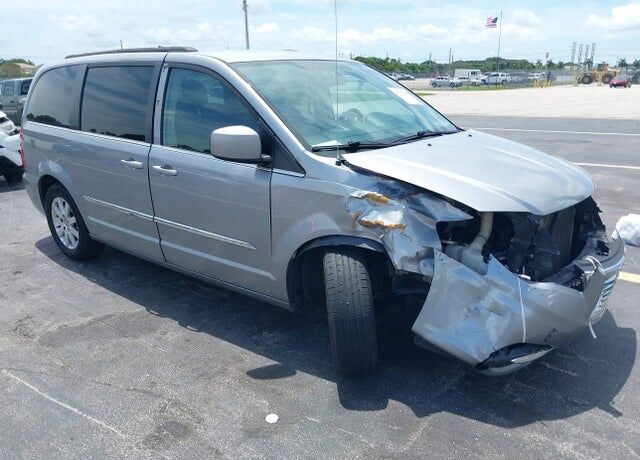 2014 CHRYSLER Town and Country