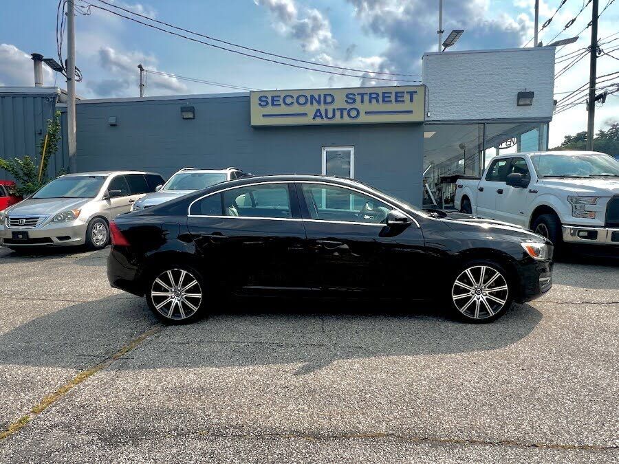2016 VOLVO S60