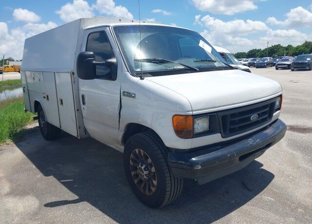 2005 FORD E-350