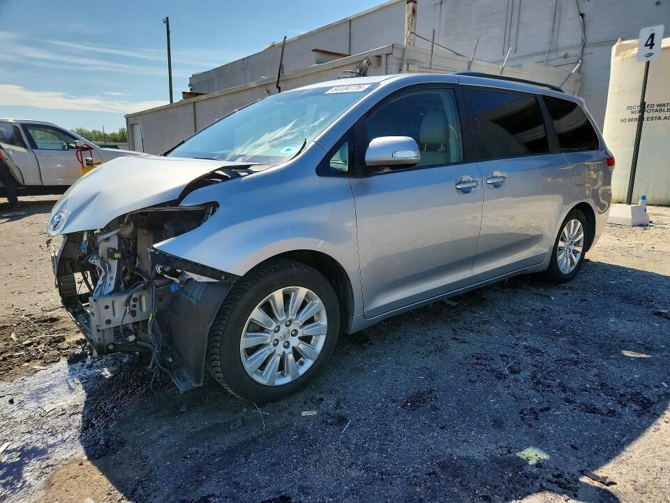 2014 TOYOTA Sienna
