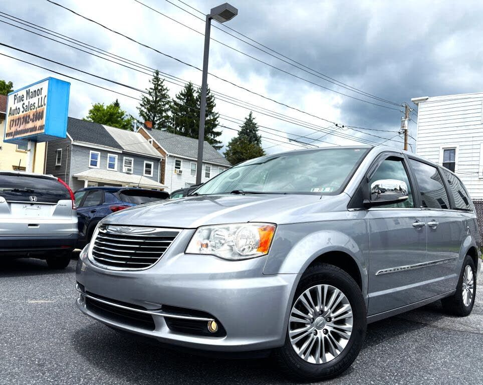 2013 CHRYSLER Town and Country