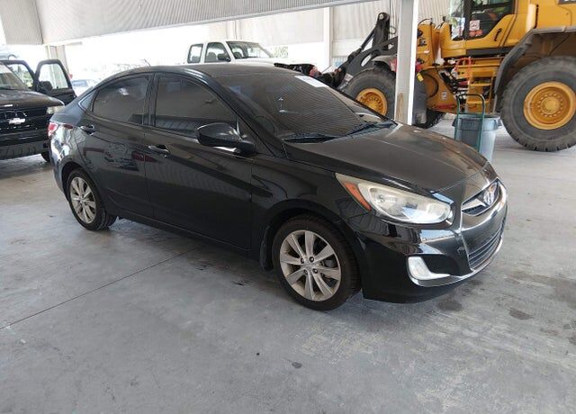 2013 HYUNDAI Accent