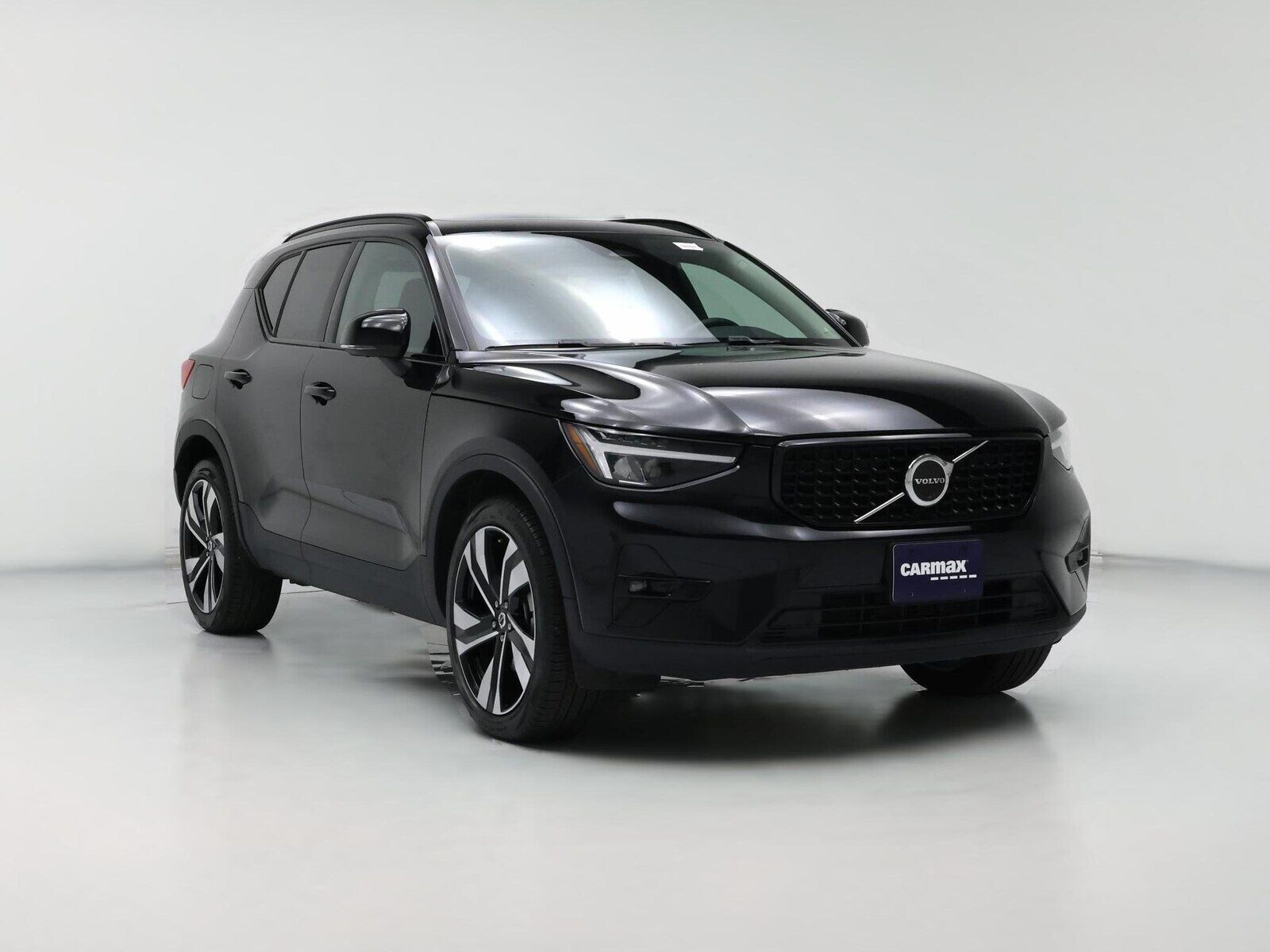 2025 VOLVO XC40