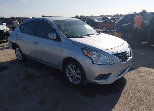2015 NISSAN Versa