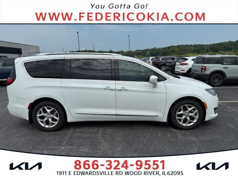2017 CHRYSLER Pacifica