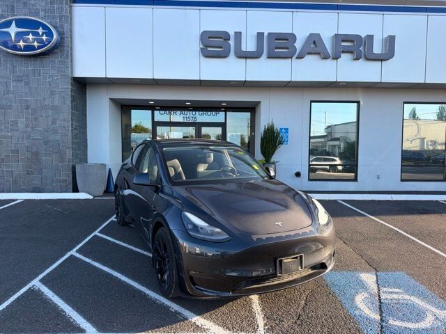 2025 TESLA Model Y