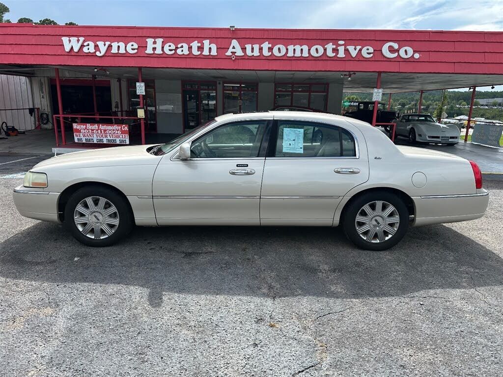 2003 LINCOLN Town Car