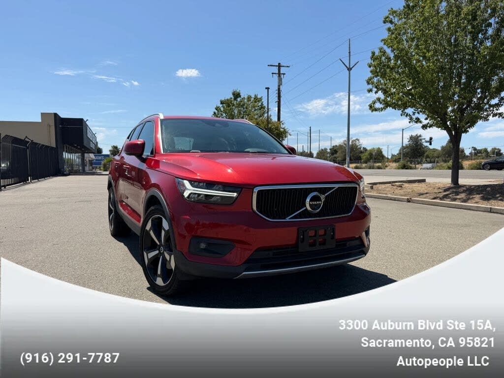 2020 VOLVO XC40