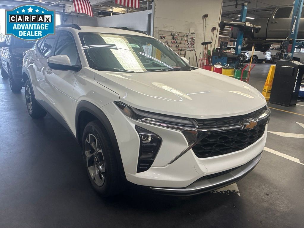 2025 CHEVROLET Trax