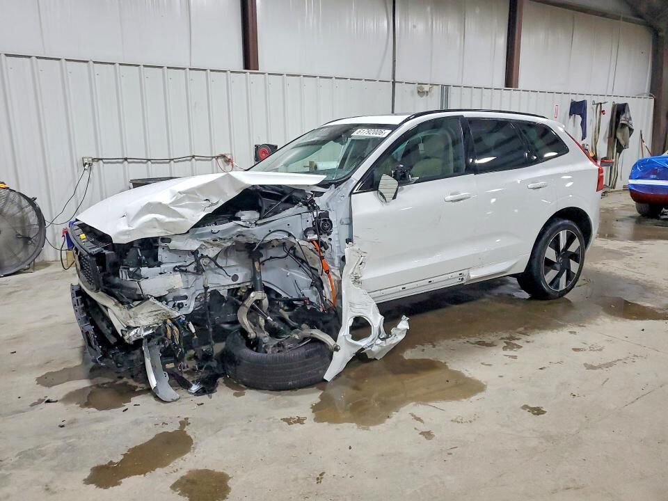 2025 VOLVO XC60
