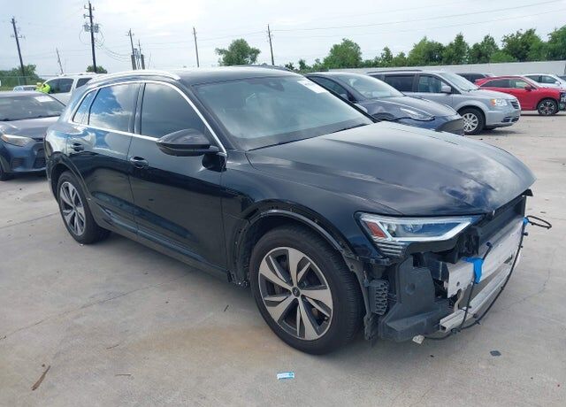 2024 AUDI Q8