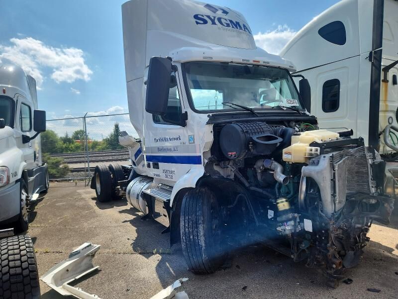 2023 VOLVO TRUCK VNR