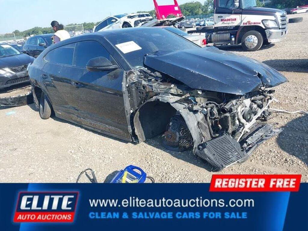 2024 LAMBORGHINI URUS