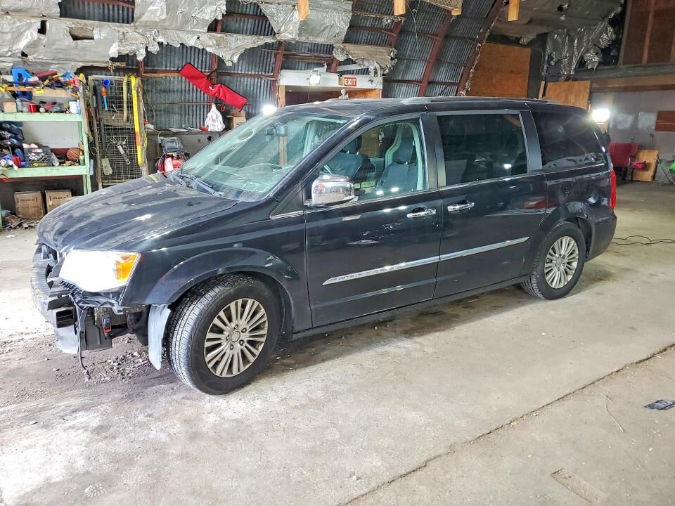 2016 CHRYSLER Town and Country