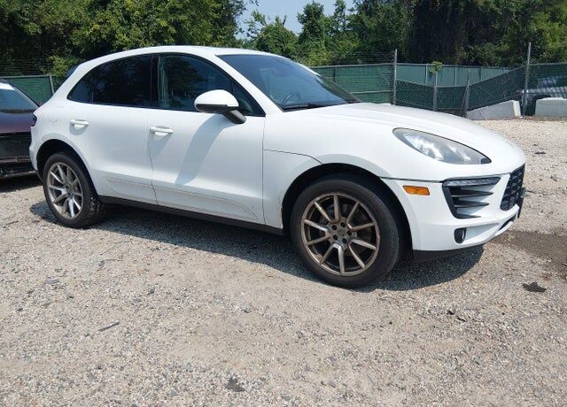 2015 PORSCHE Macan