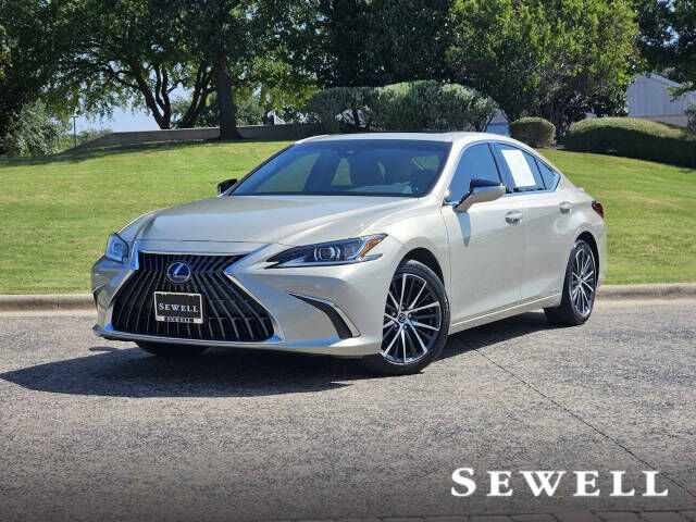 2022 LEXUS ES
