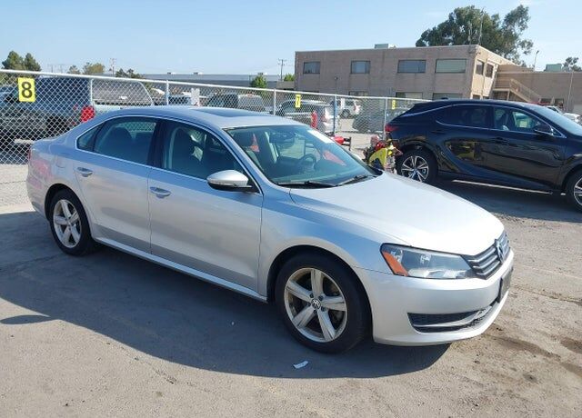 2012 VOLKSWAGEN Passat