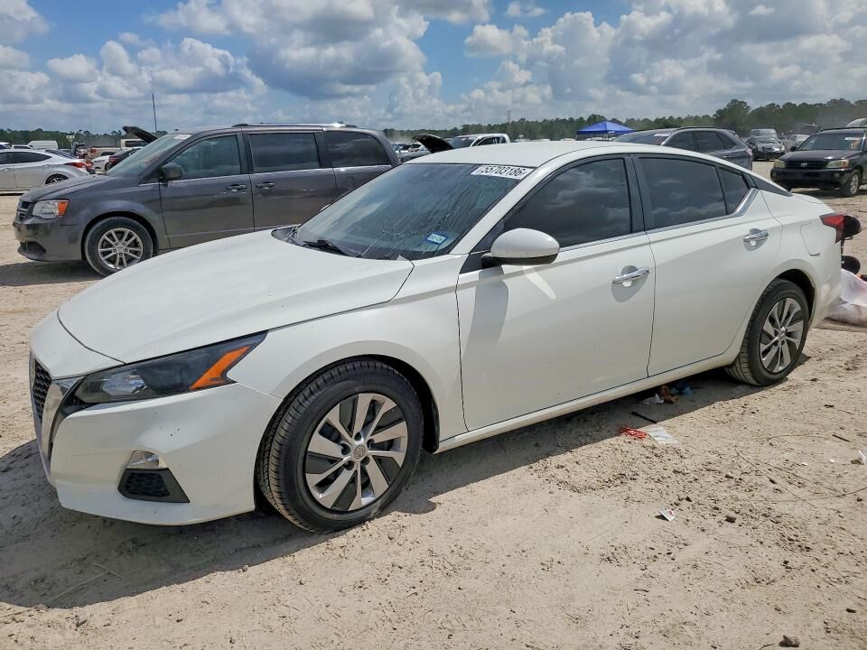 2022 NISSAN Altima