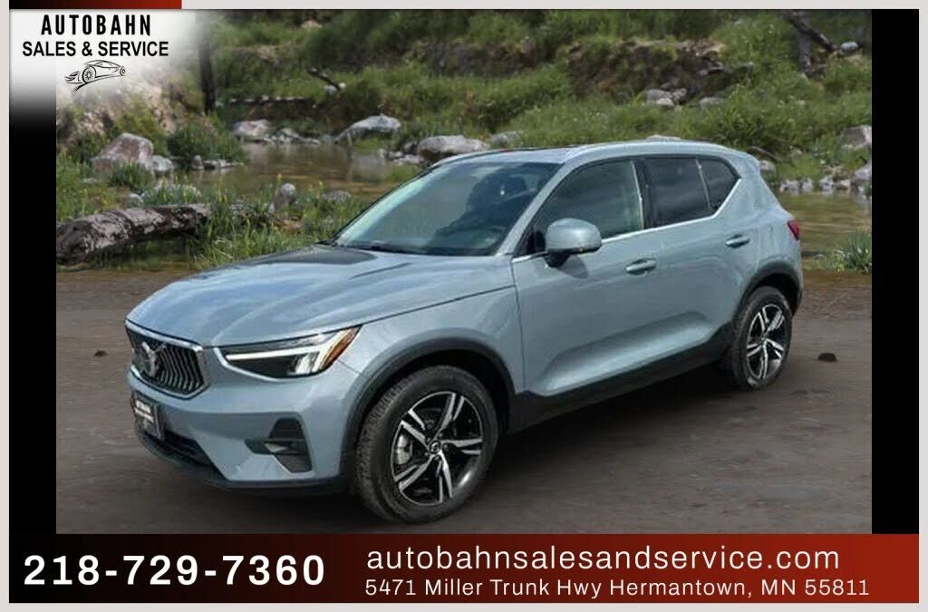 2023 VOLVO XC40