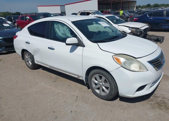 2012 NISSAN Versa