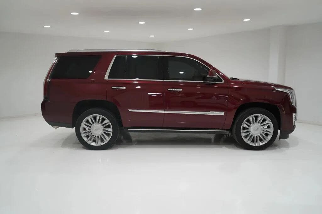 2017 CADILLAC Escalade