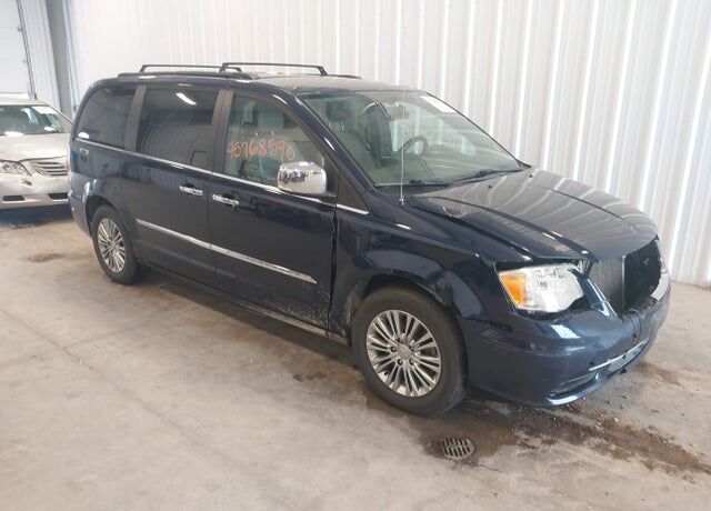 2013 CHRYSLER Town and Country