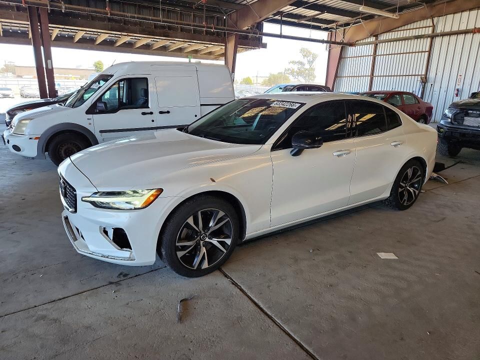 2023 VOLVO S60