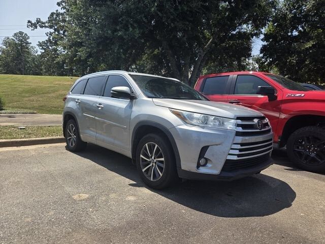 2017 TOYOTA Highlander