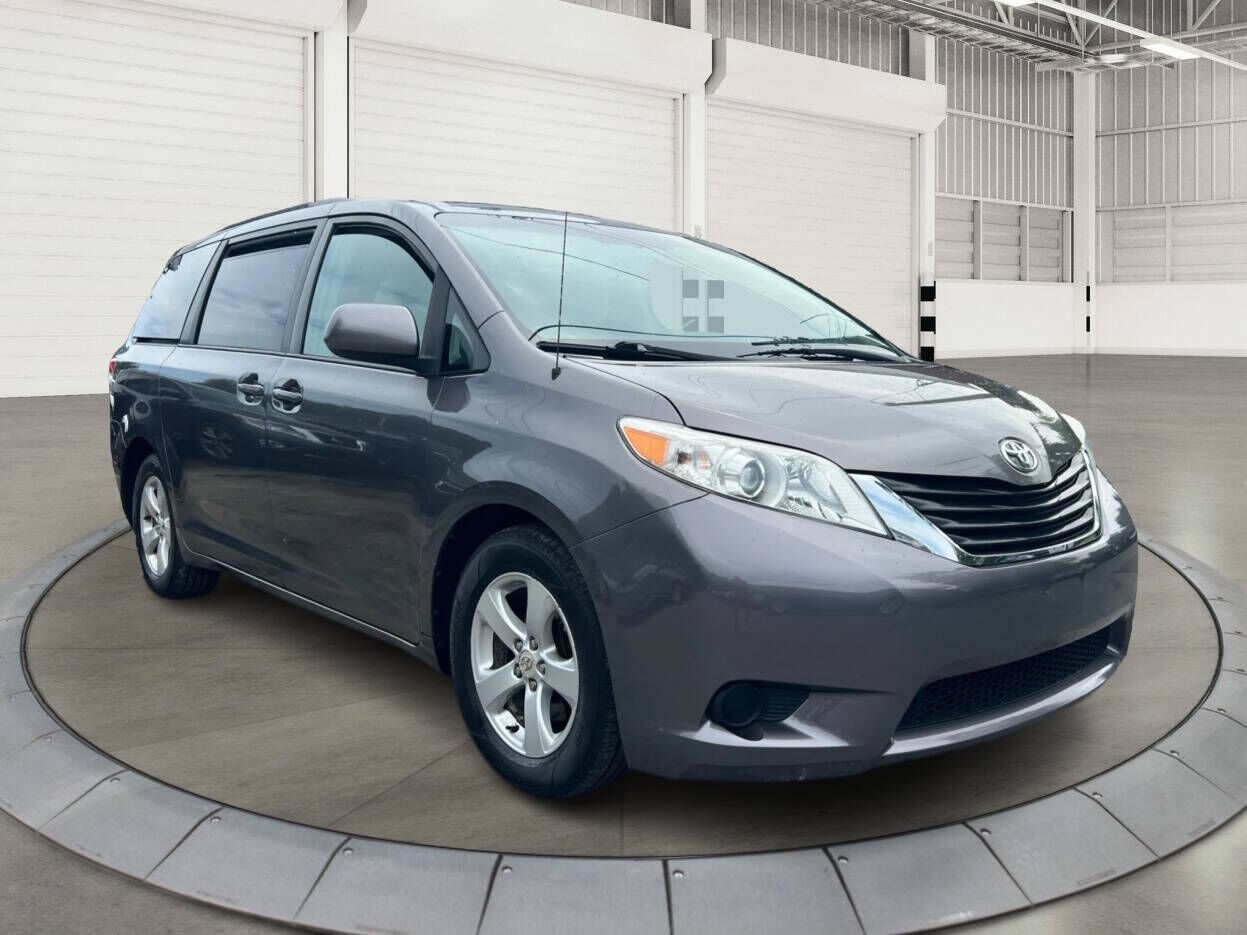2011 TOYOTA Sienna