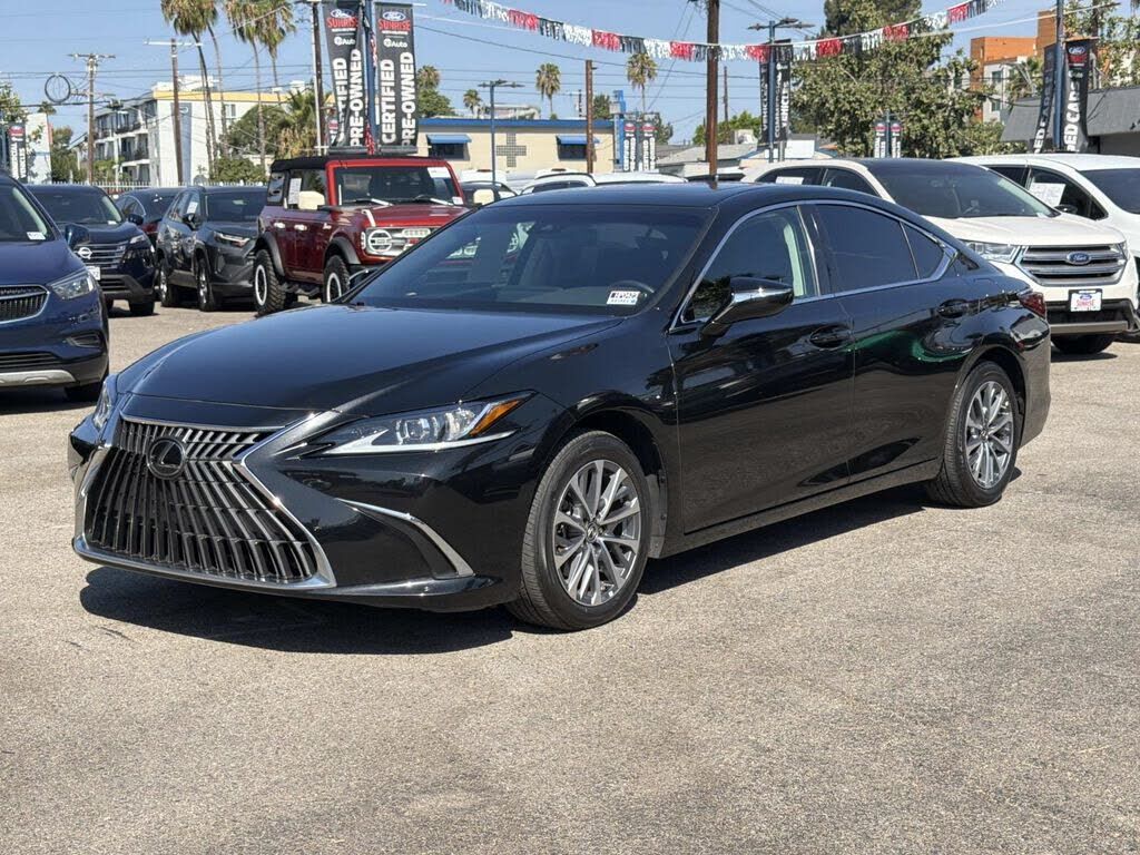 2025 LEXUS ES