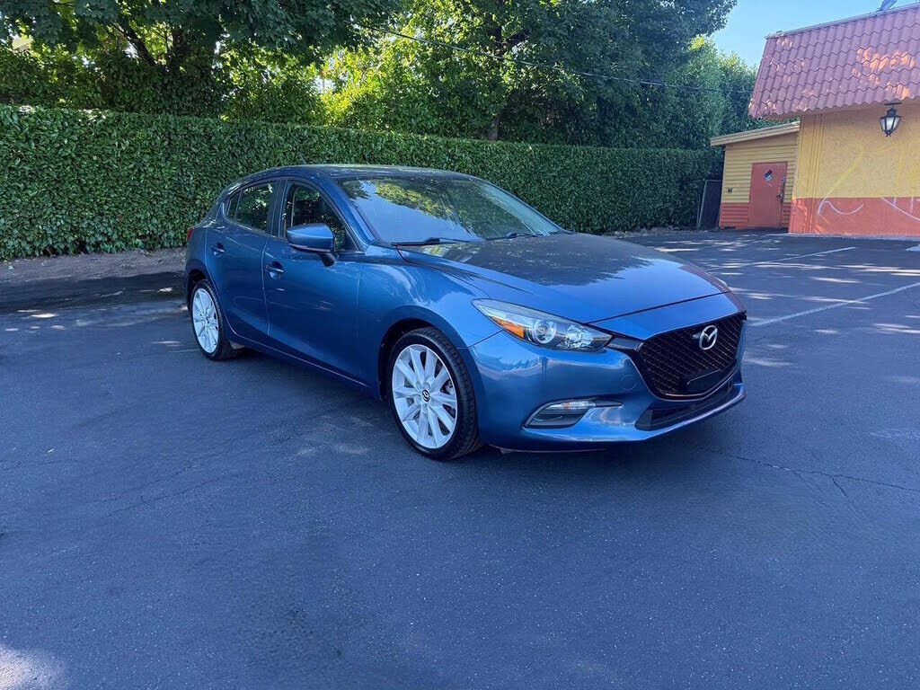 2017 MAZDA Mazda3