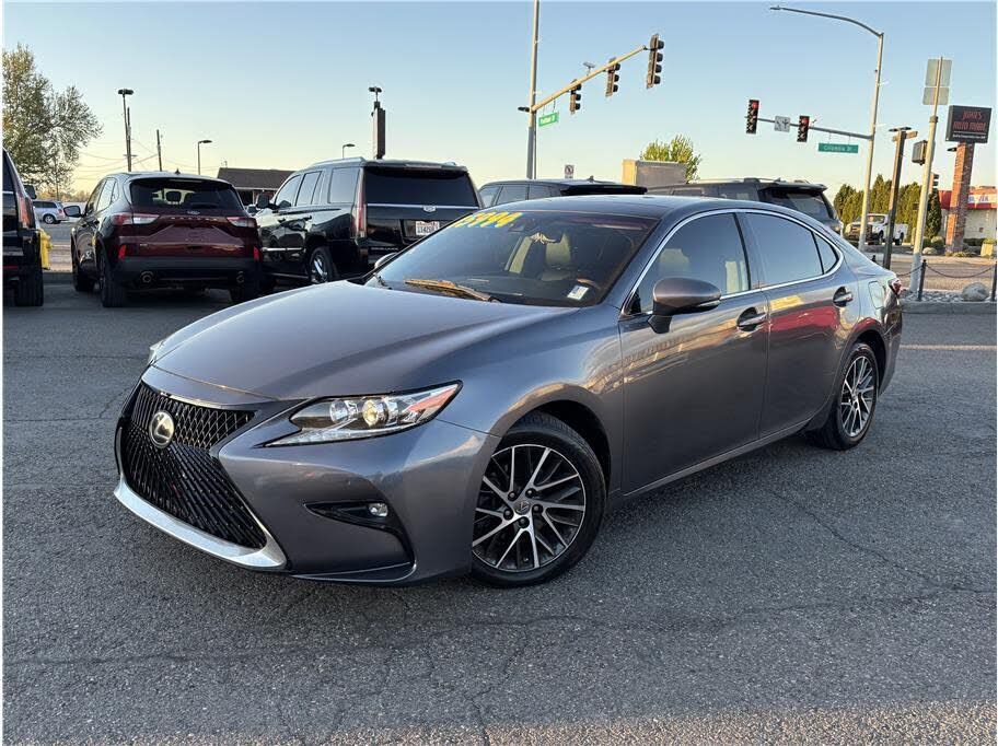 2017 LEXUS ES