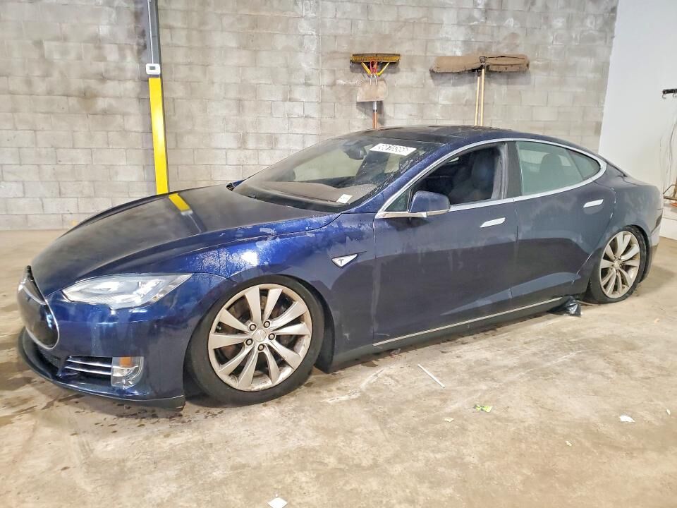 2015 TESLA Model S