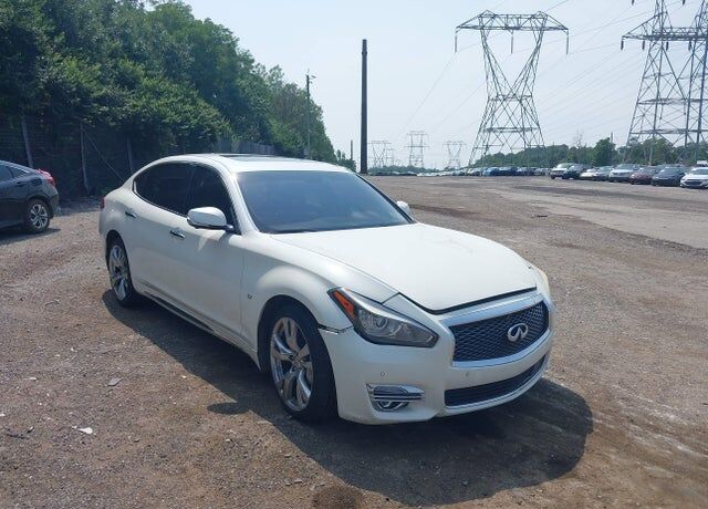 2017 INFINITI Q70L
