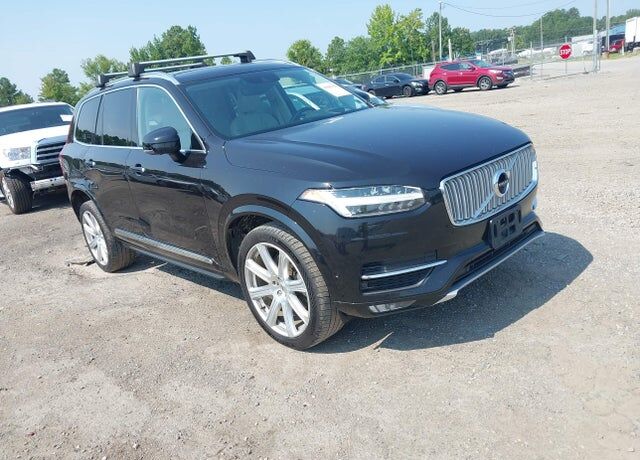 2017 VOLVO XC90