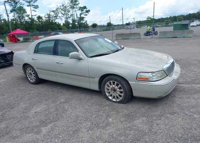 2006 LINCOLN Town Car