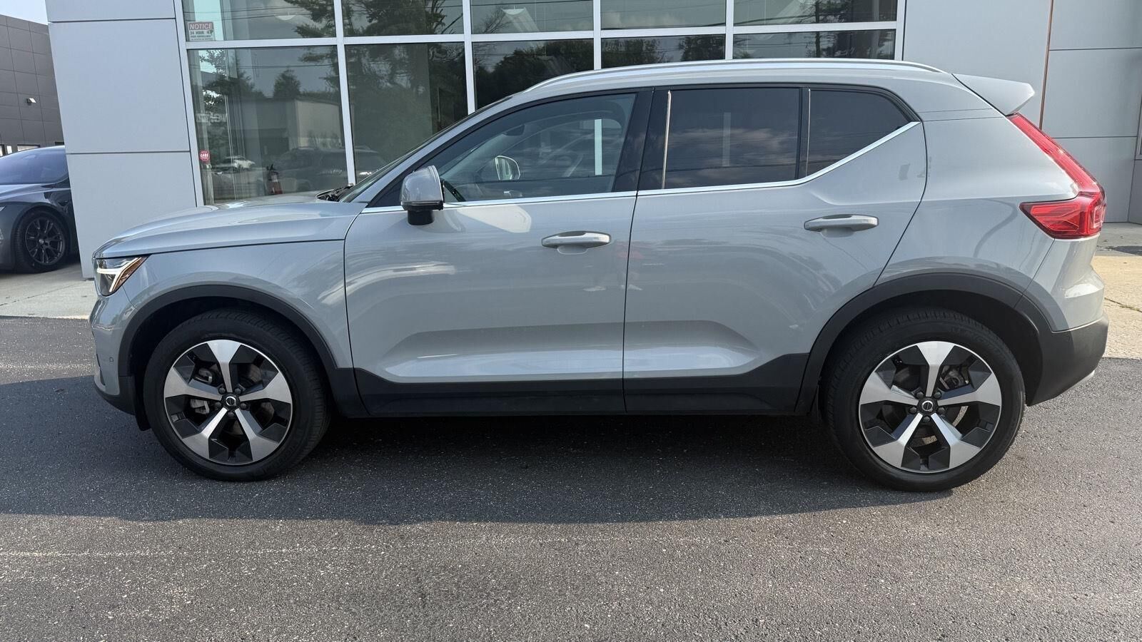 2024 VOLVO XC40