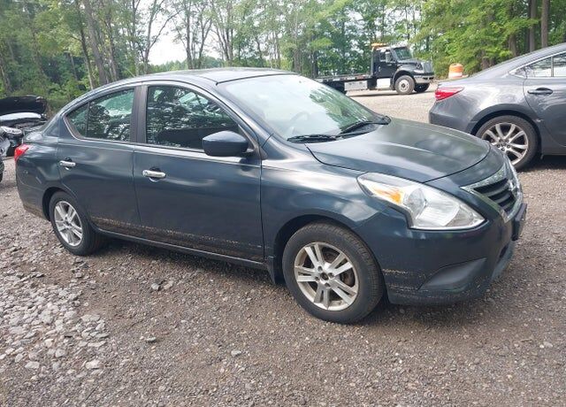 2016 NISSAN Versa