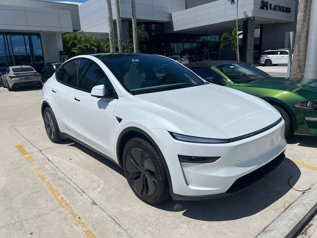 2026 TESLA Model Y