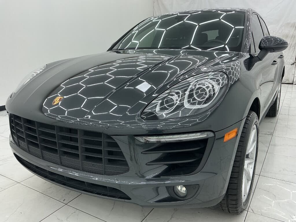 2018 PORSCHE Macan