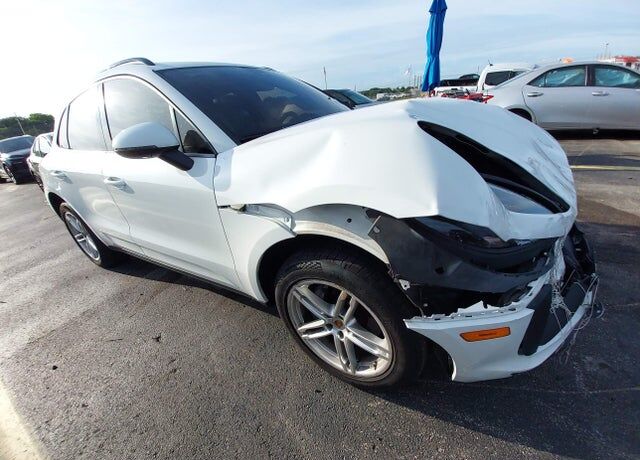 2020 PORSCHE Macan