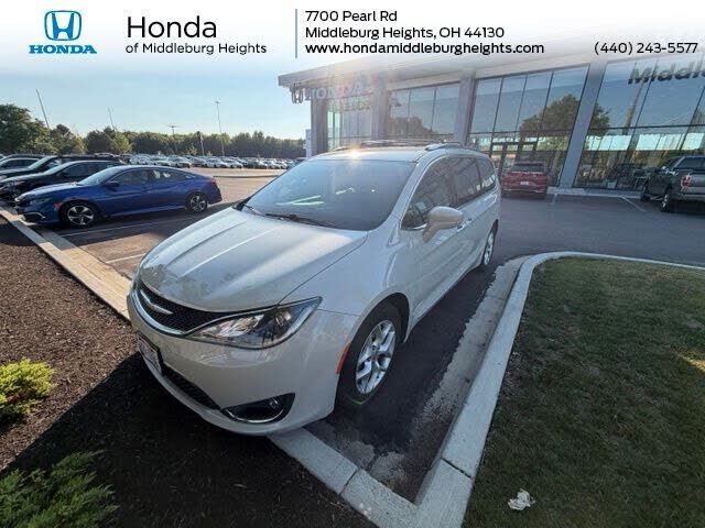 2017 CHRYSLER Pacifica