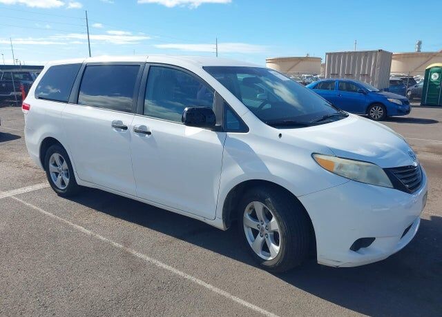 2012 TOYOTA Sienna