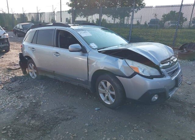 2013 SUBARU Outback