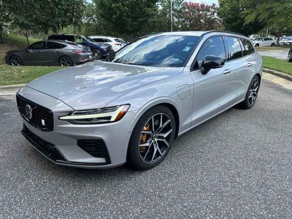 2024 VOLVO V60